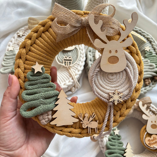 Vánoční věnec se sobem