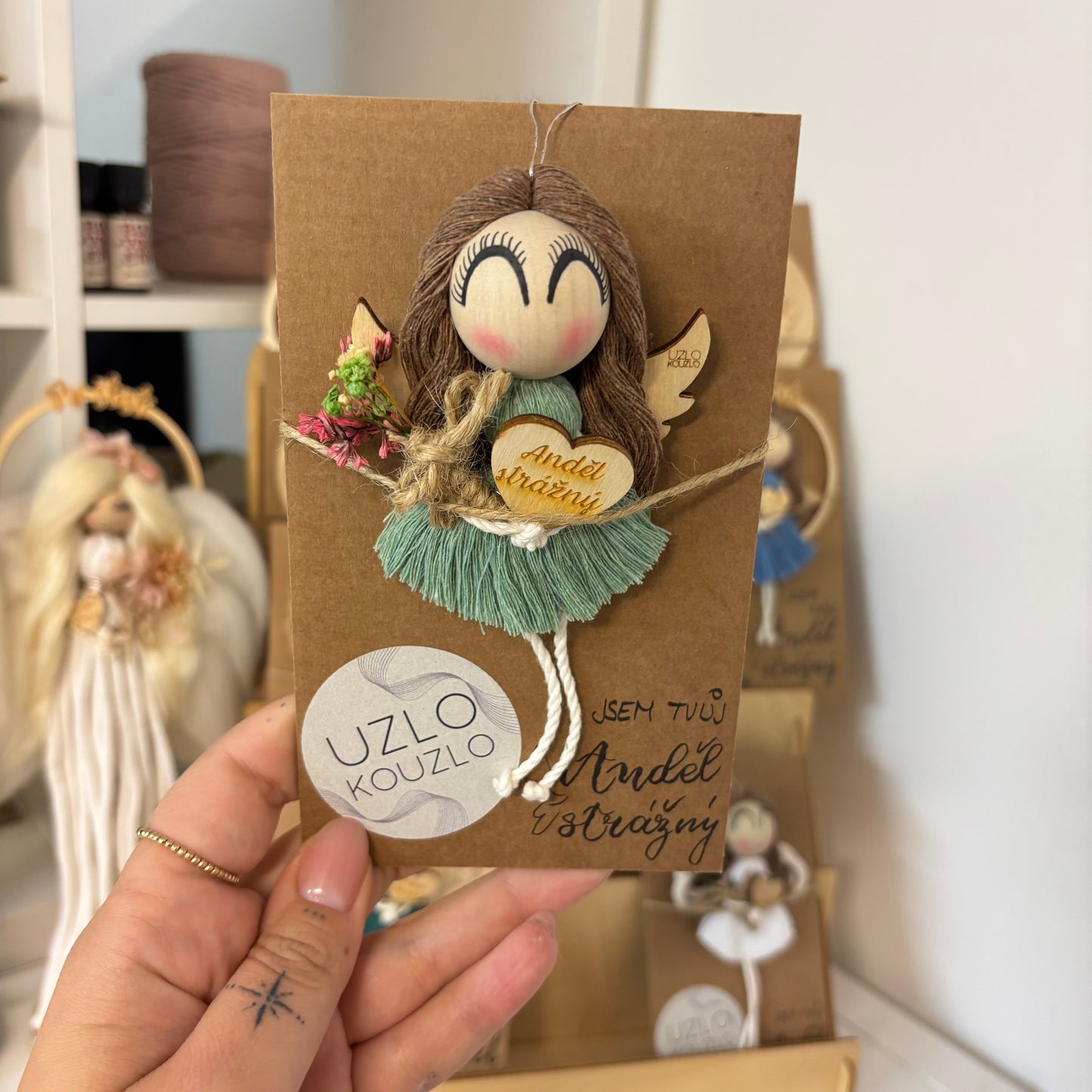 Andělka k zavěšení, světle zelená