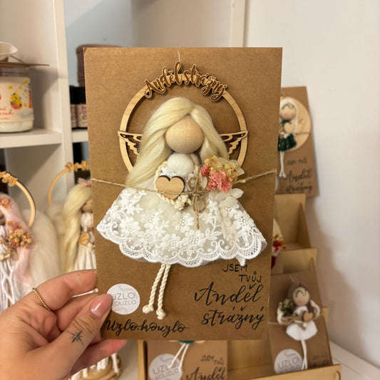 Andělka s tylovou sukénkou