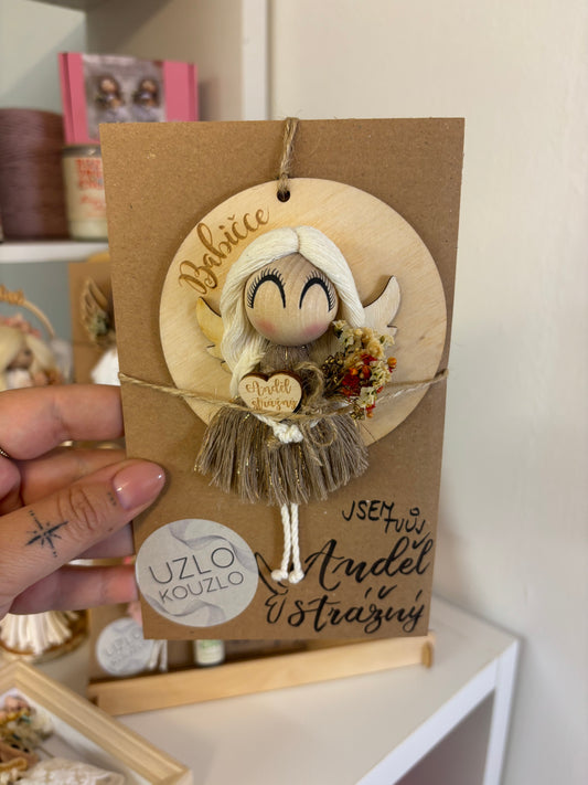 Andělka na dřevěném kolečku Babičce, béžovo - zlatá