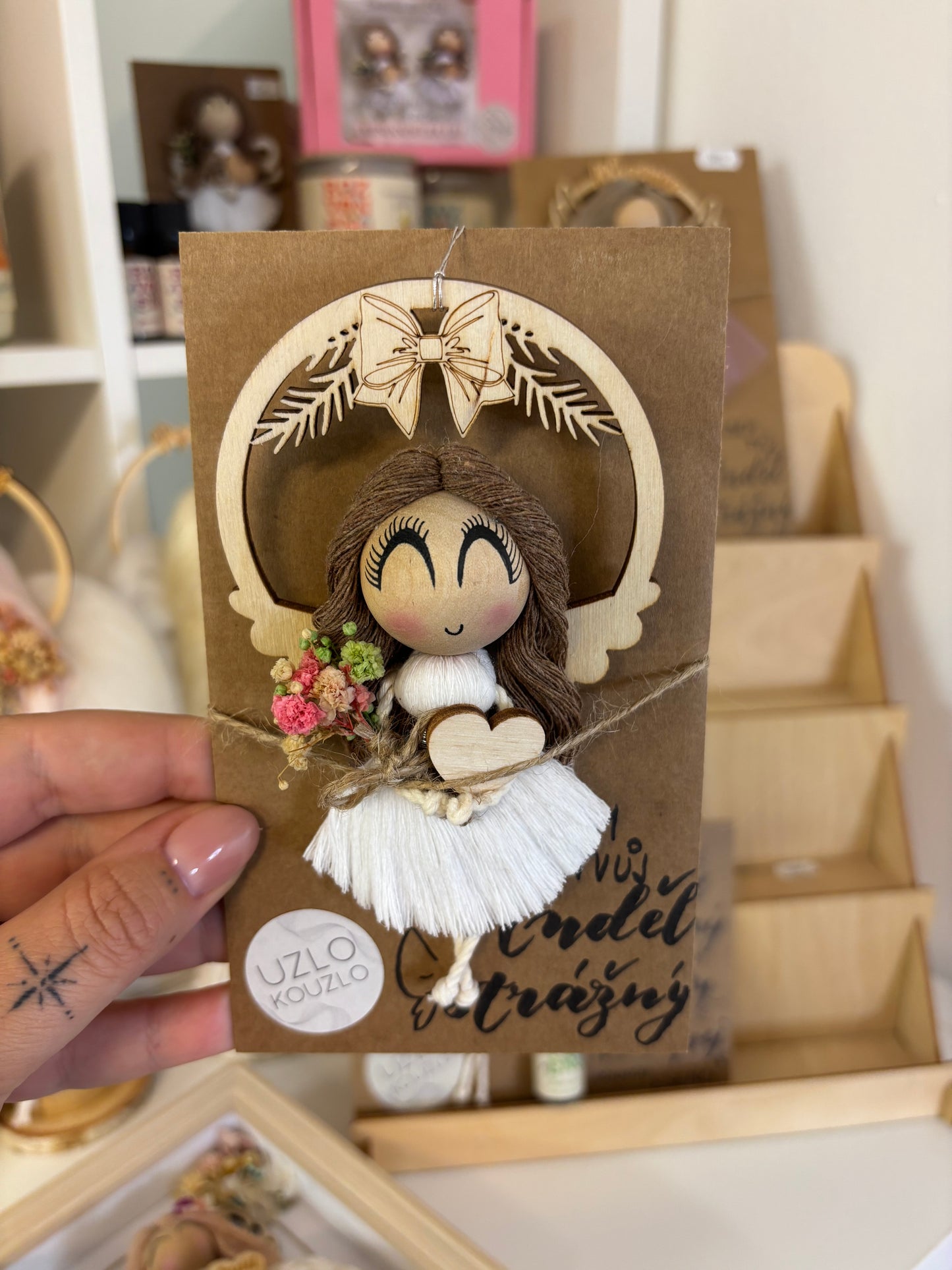 Vánoční andělka v kroužku, bílá