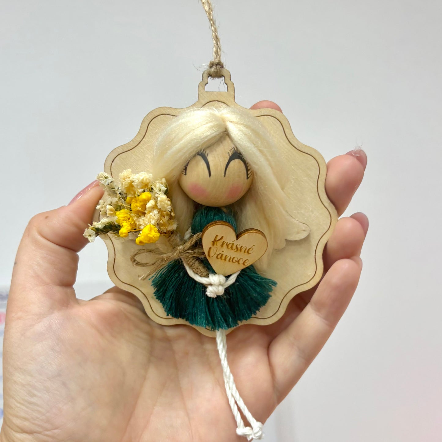 Dřevěná baňka s andělkou