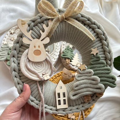 Vánoční věnec se sobem