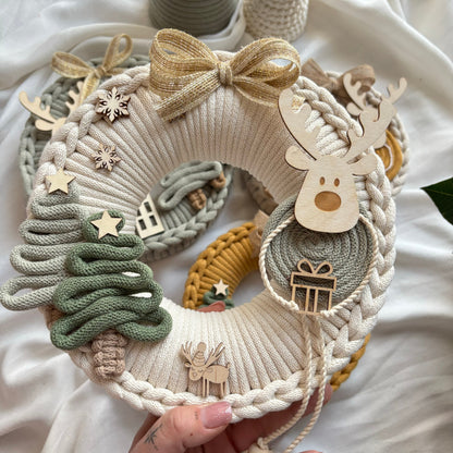 Vánoční věnec se sobem